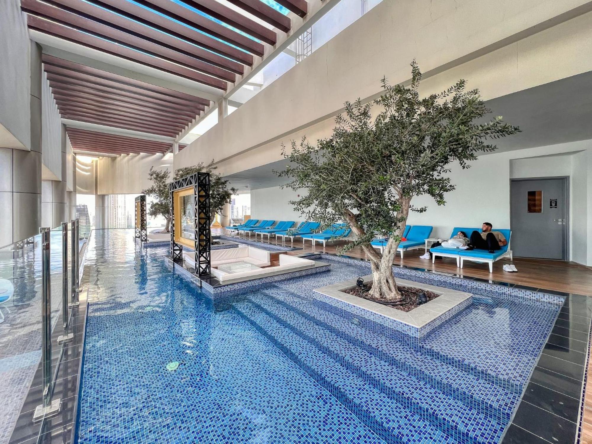 Scenic Infinity Pool With Burj Khalifa Views *