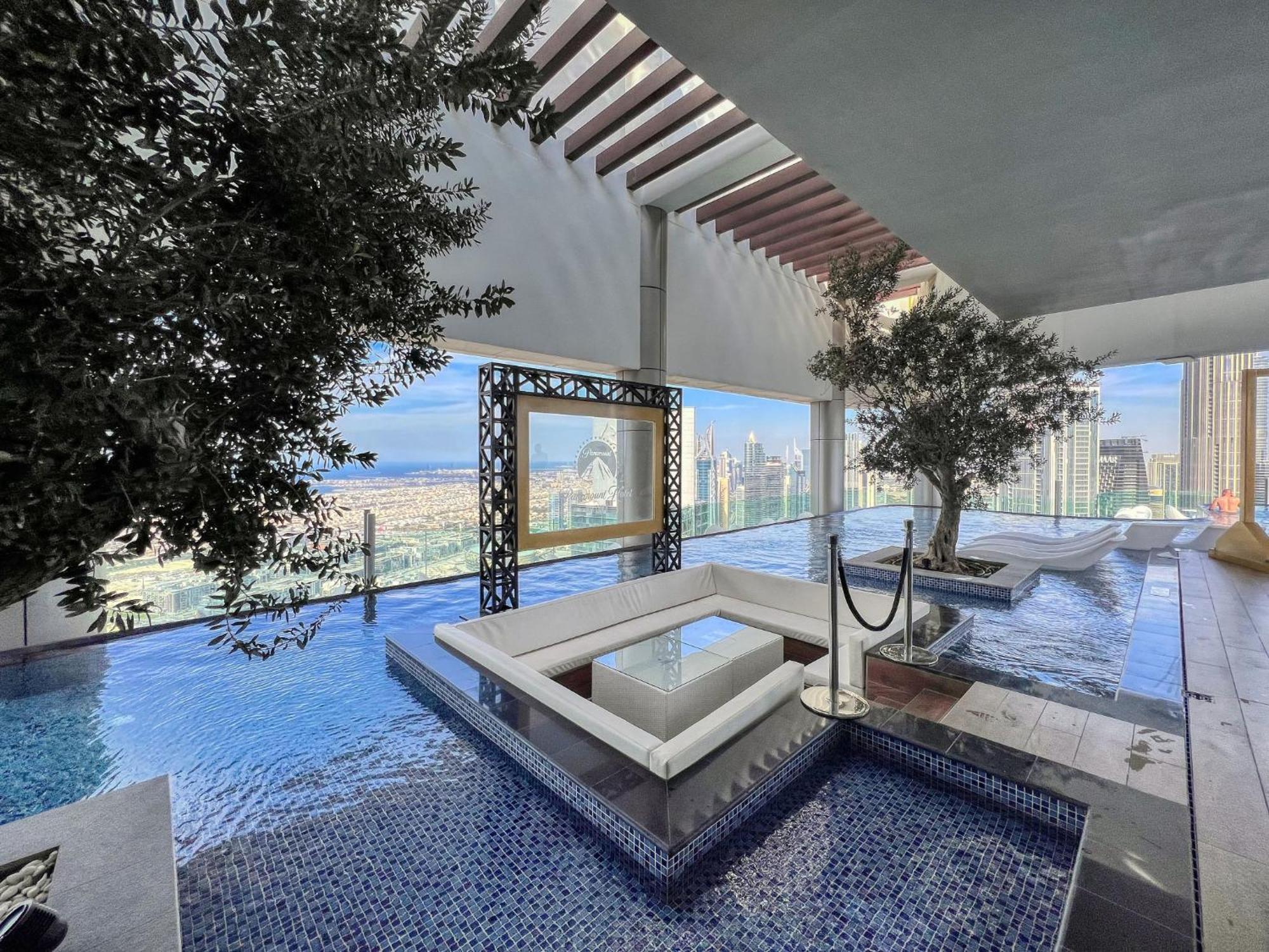 Scenic Infinity Pool With Burj Khalifa Views Apartment *