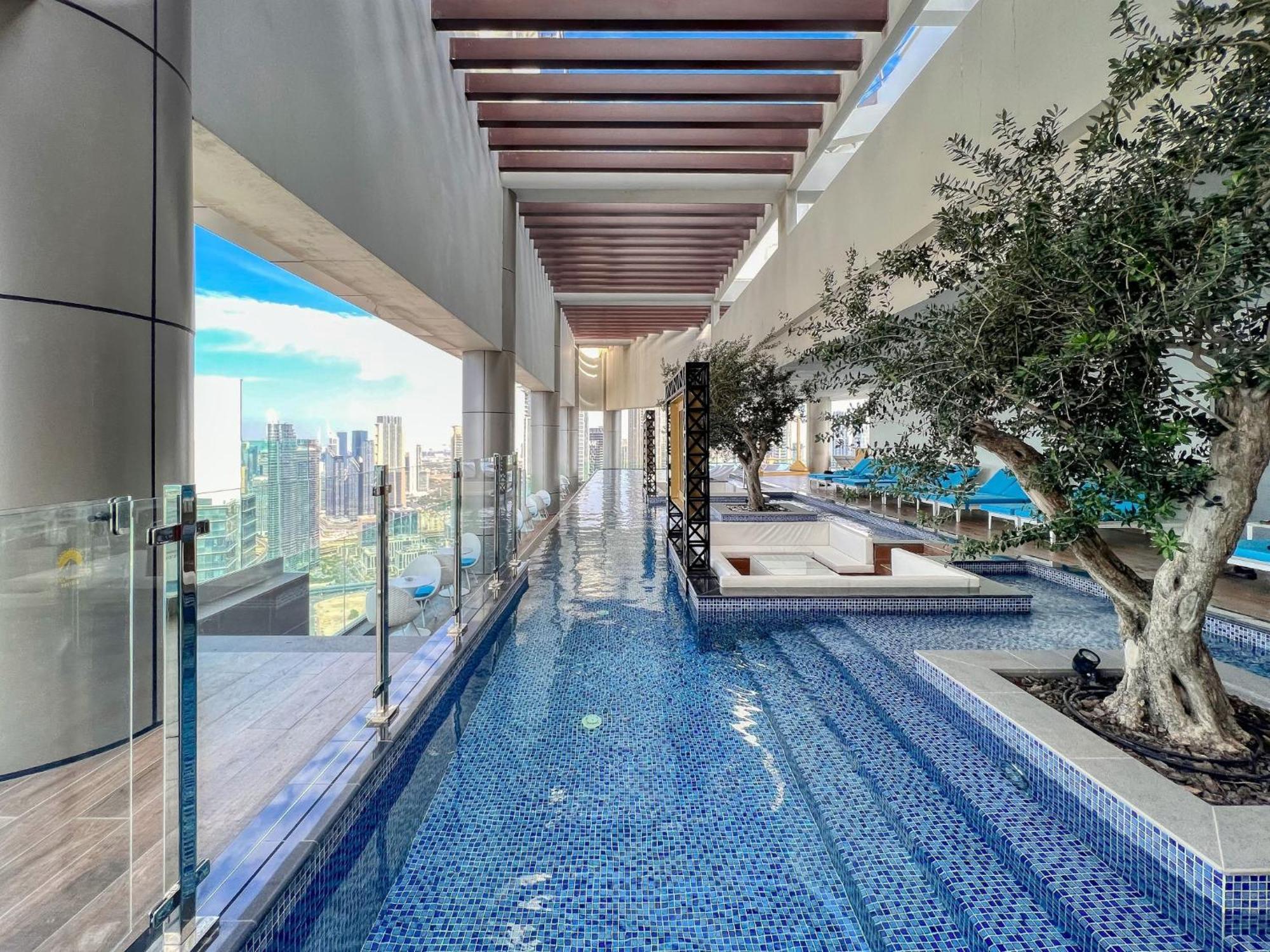 Scenic Infinity Pool With Burj Khalifa Views *