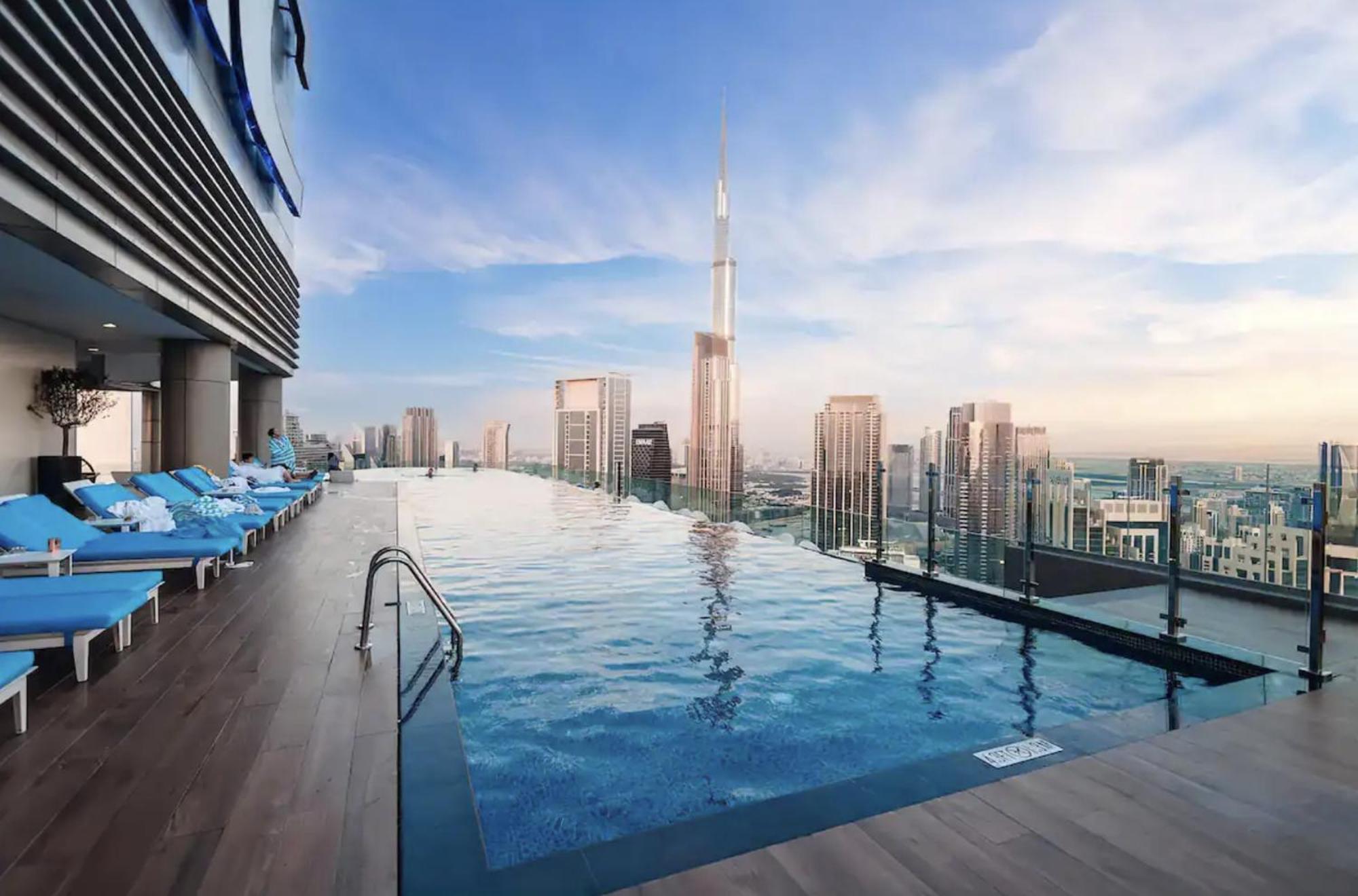 Scenic Infinity Pool With Burj Khalifa Views * Dubai