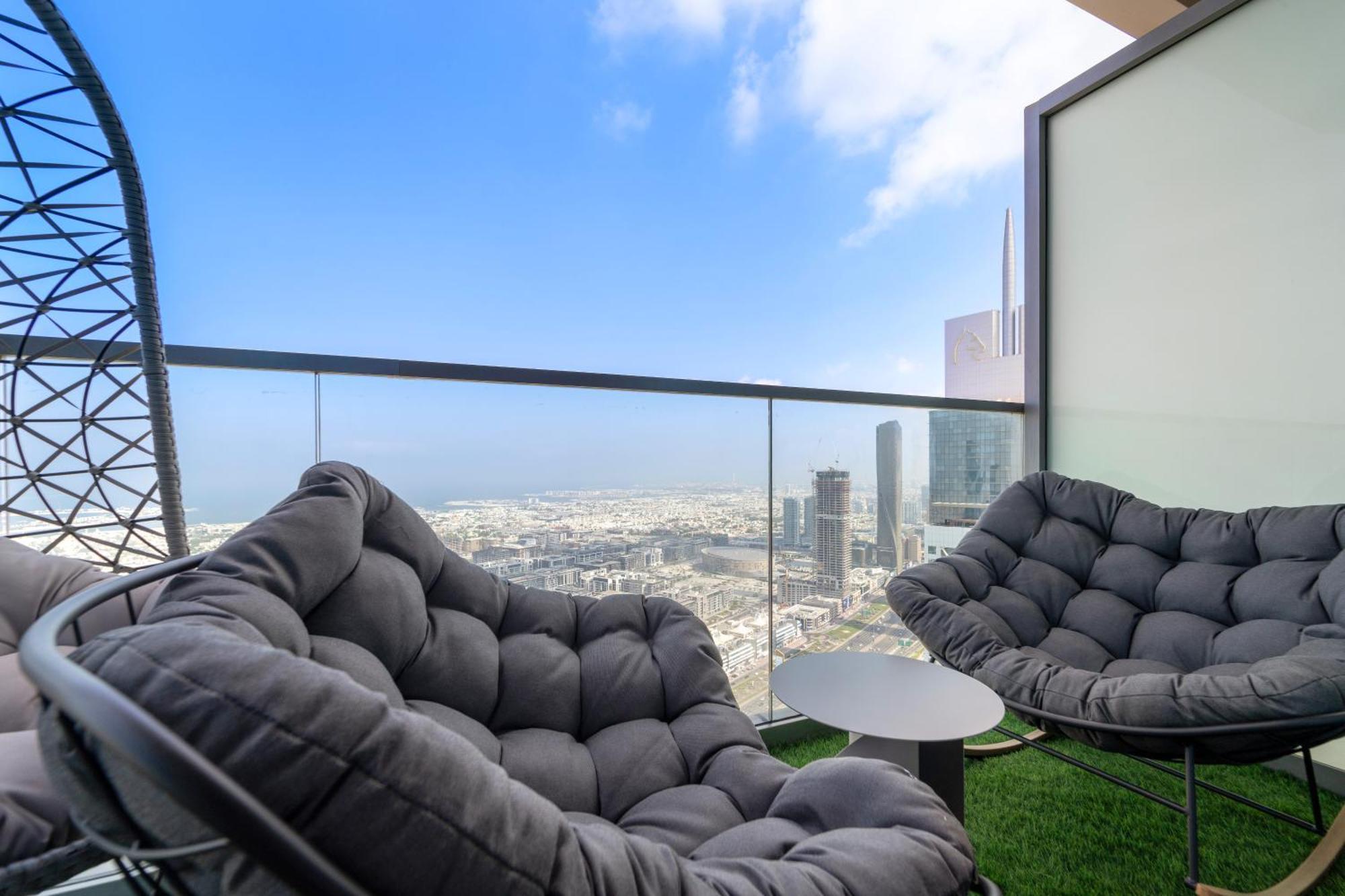 Scenic Infinity Pool With Burj Khalifa Views Dubai