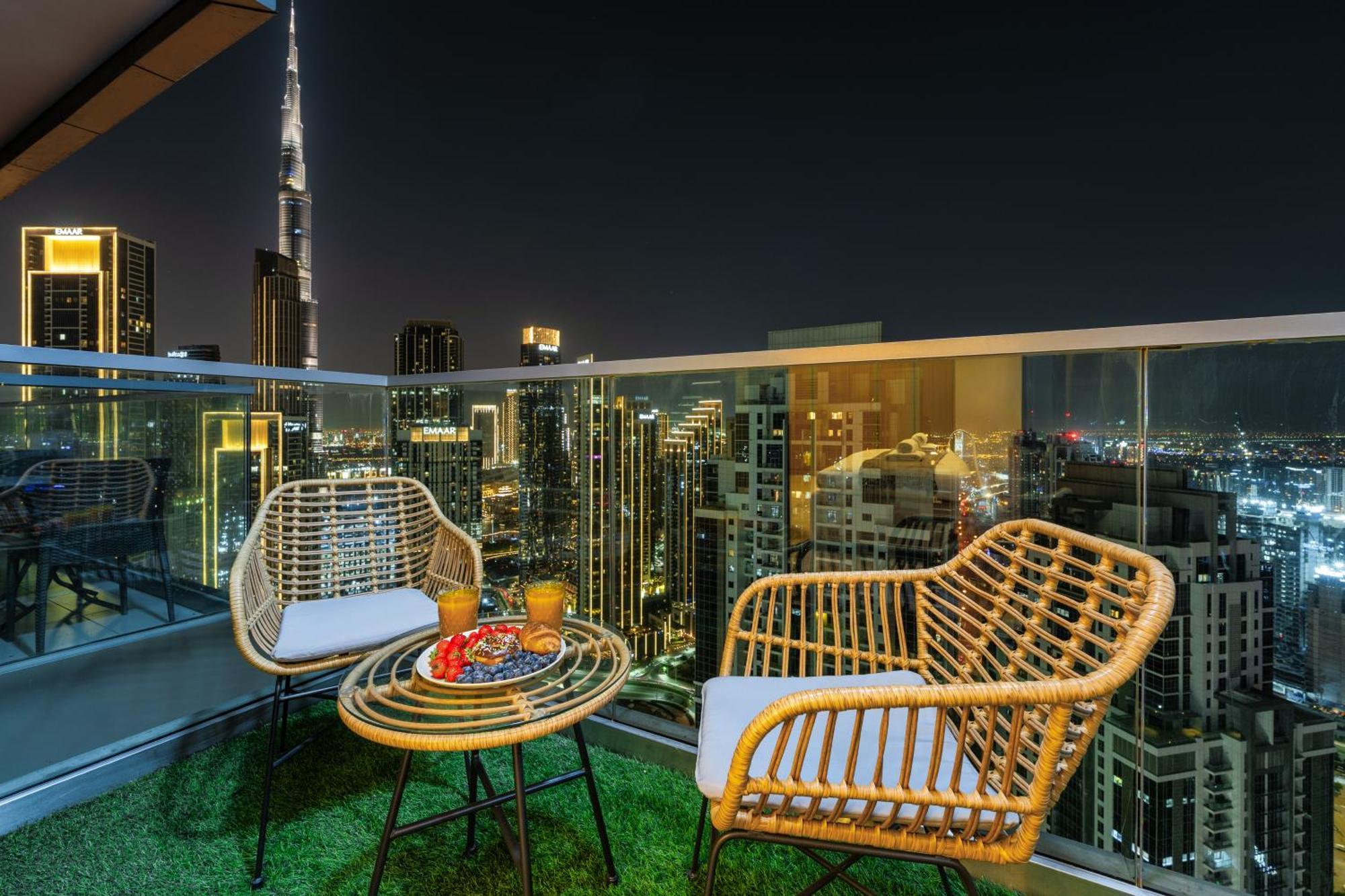 Scenic Infinity Pool With Burj Khalifa Views Dubai