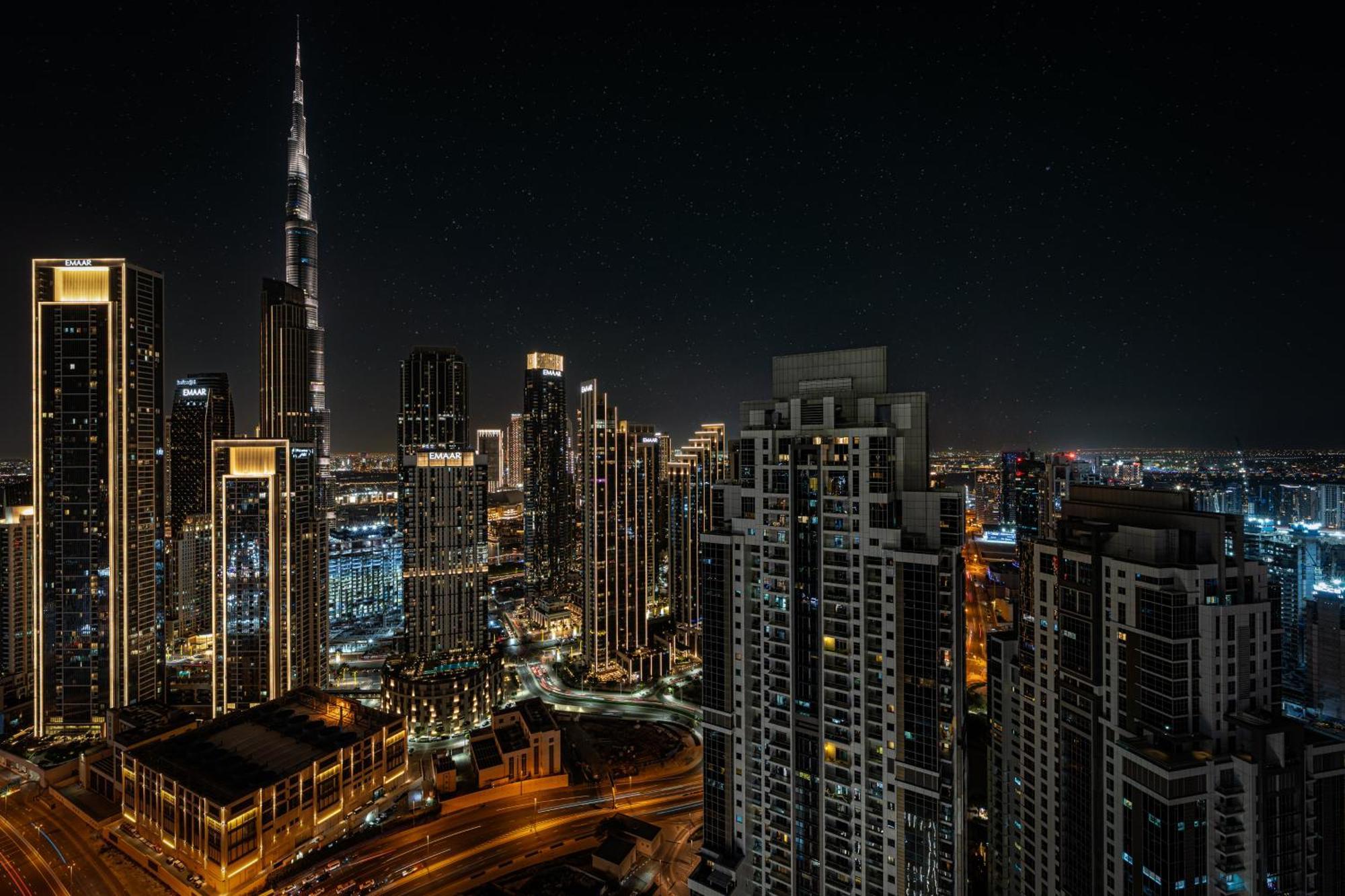 Scenic Infinity Pool With Burj Khalifa Views Apartment Dubai
